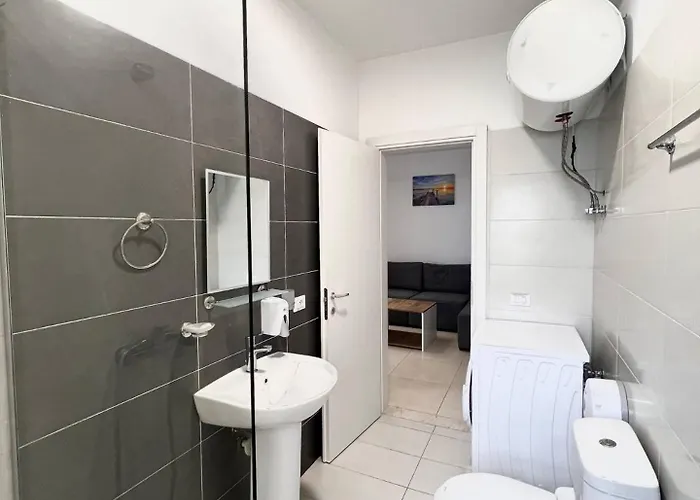 Apartment Neon Waves By Adriatic Living Golem (Tirana)