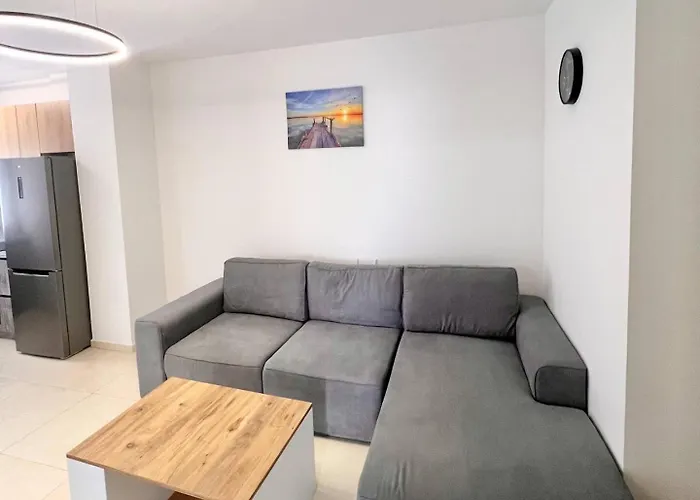 Apartment Neon Waves By Adriatic Living Golem (Tirana)