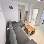 Neon Waves By Adriatic Living شقة غوليم