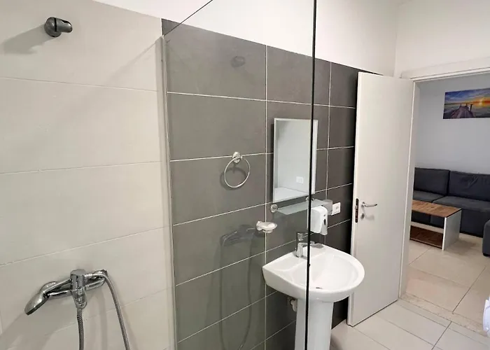 Neon Waves By Adriatic Living アパート ゴーレム